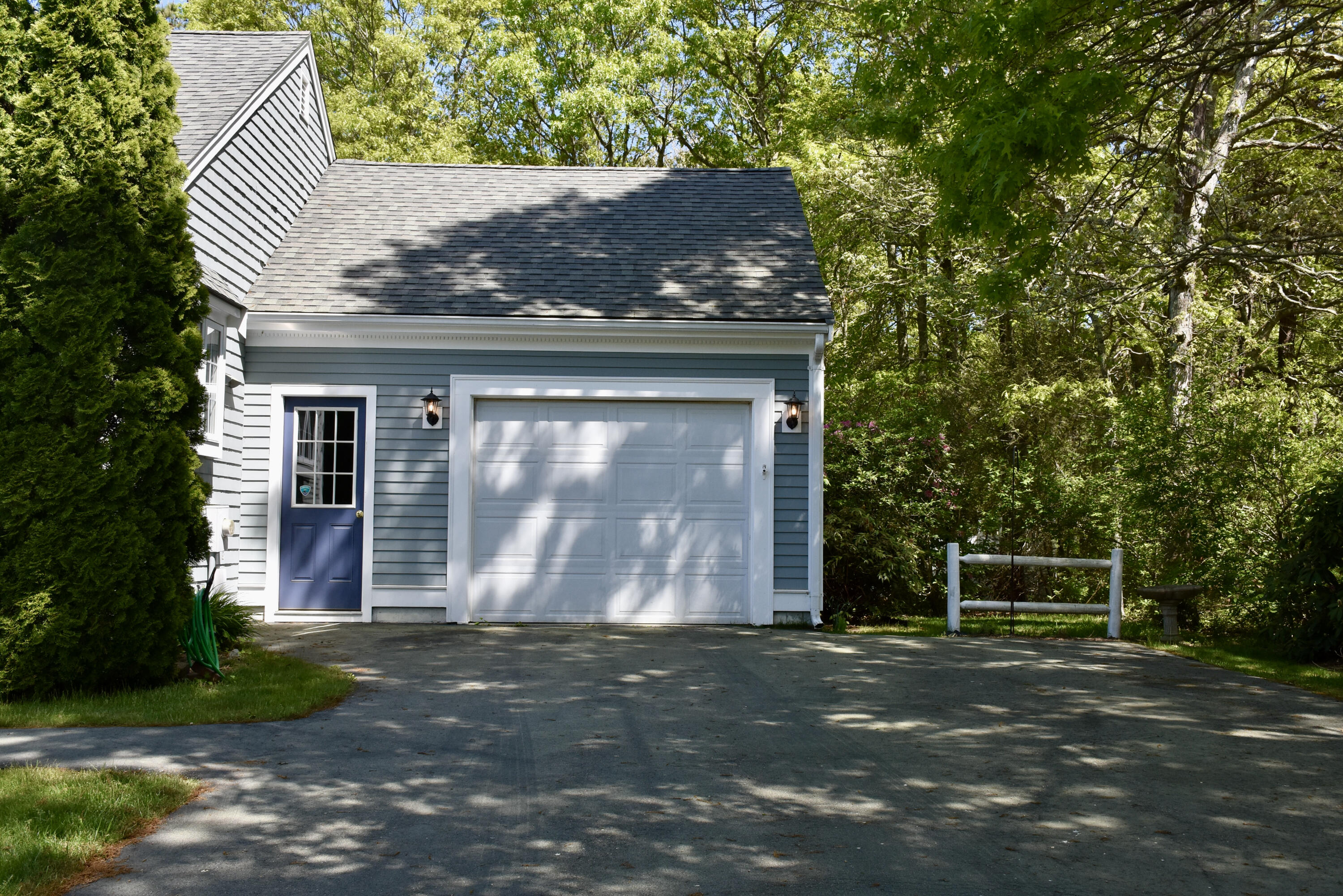 54 Snead Drive Mashpee, MA 02649 - Photo 4 of 32 a front view of a house with a garden