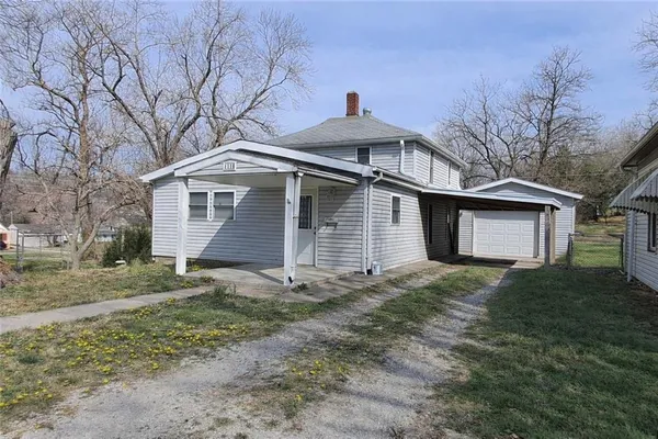 $1,300 | 1115 5th Avenue, St. Joseph, MO 64505