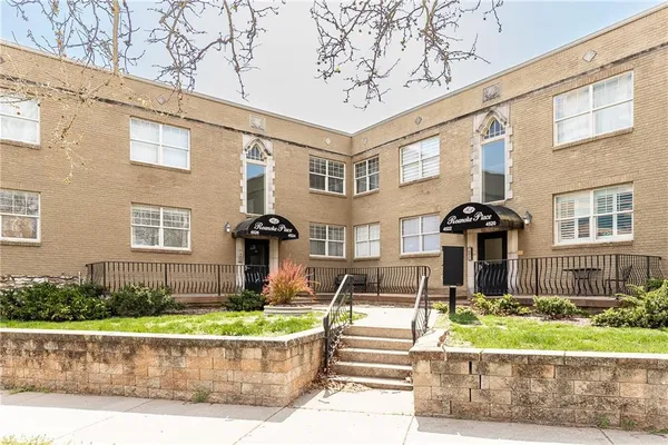 $185,000 | 4526 Roanoke Parkway, Unit A, Kansas City, MO 64111