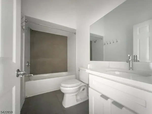 $2,095 | 403 South Main Street, Unit 201, Phillipsburg, NJ 08865