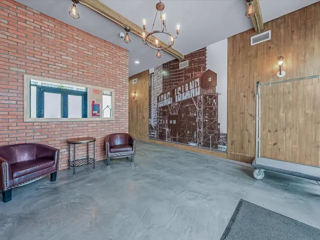 a view of a livingroom with furniture and a ceiling fan