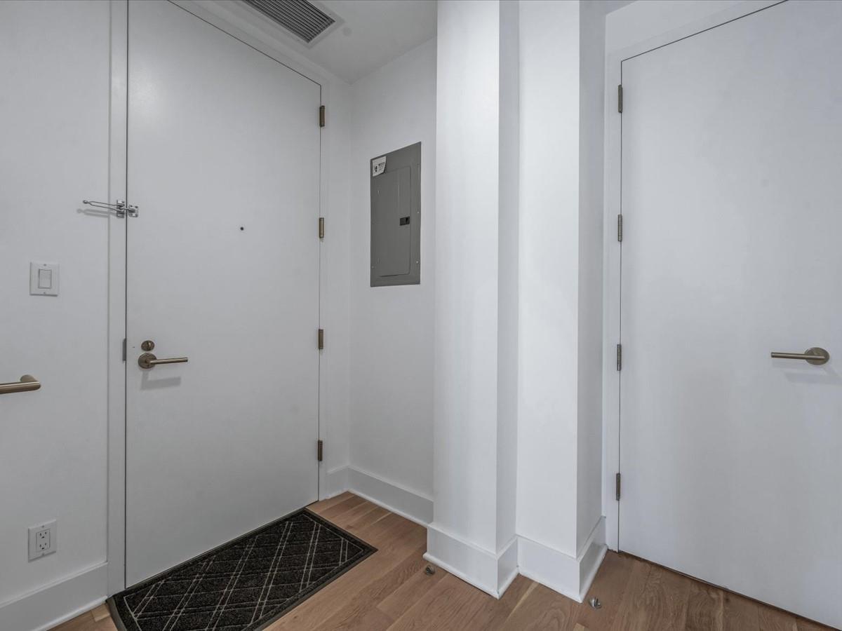 21-10 44th Drive, Unit 2B Queens, NY 11101 - Photo 3 of 19 a view of small space