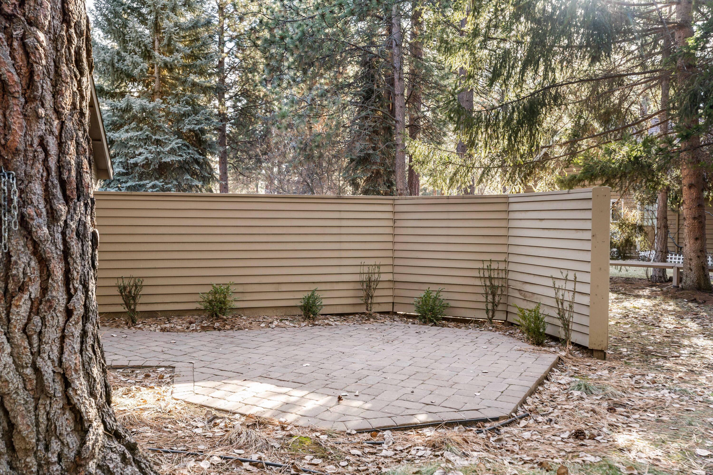 20388 Mission Ridge Court Bend, OR 97702 - Photo 32 of 46 Side deck area for additional seating