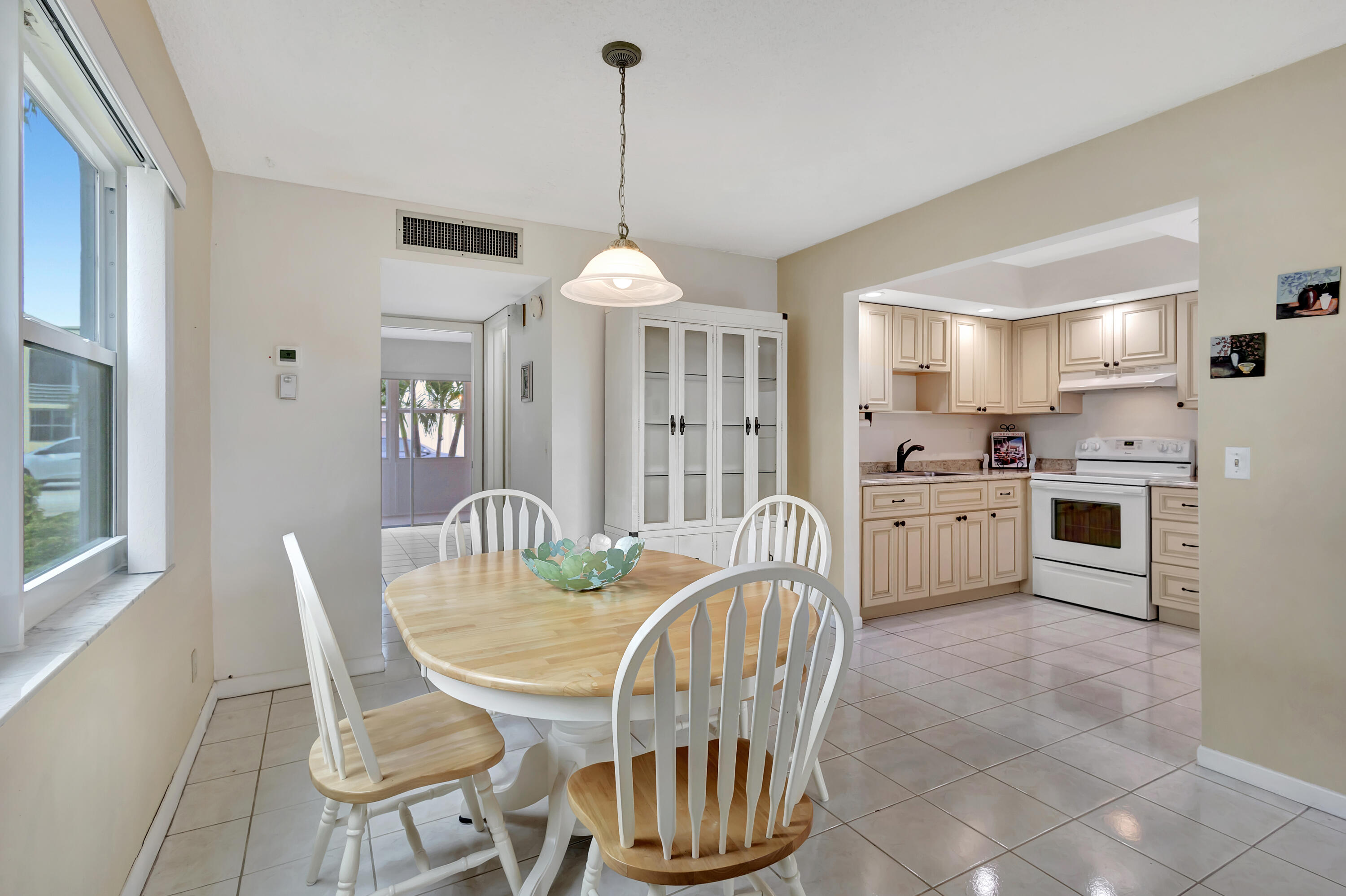 161 Normandy Lane, Unit D Delray Beach, FL 33484 - Photo 8 of 83 GREAT SPACE