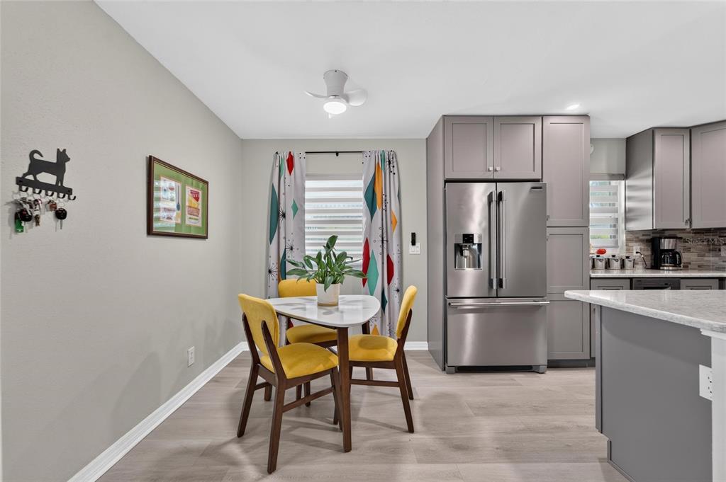 102 Cambridge Trail, Unit 220 Sun City Center, FL 33573 - Photo 10 of 35 Gallery Image 10