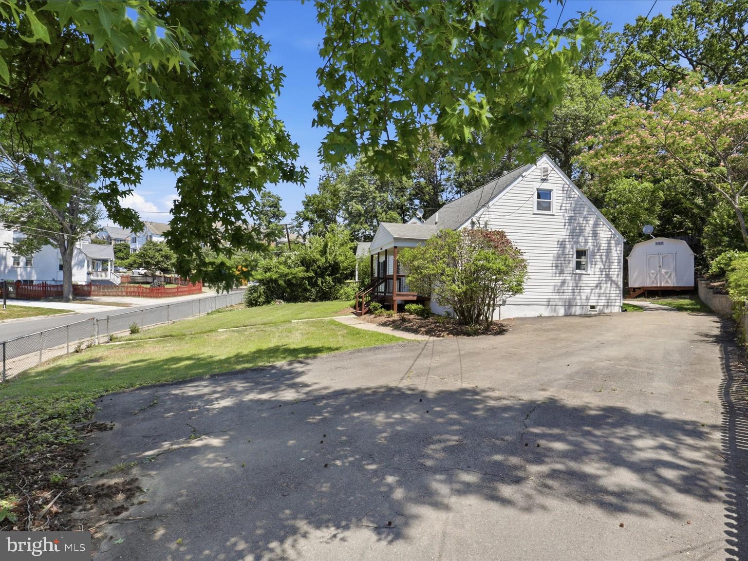 6003 Rixey Drive Alexandria, VA 22303 - Photo 3 of 37 Charming home with spacious yard.