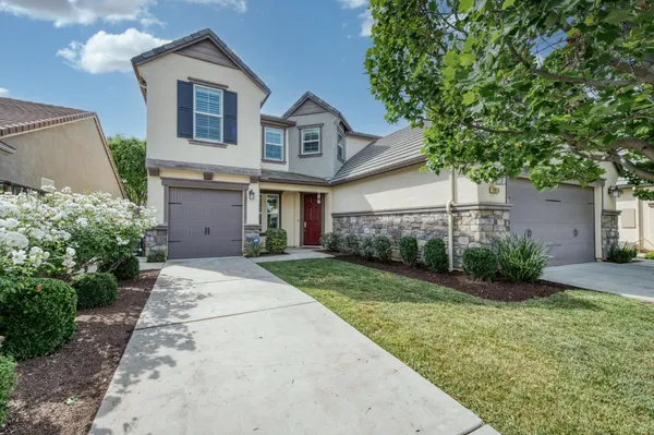 $685,000 | 1813 North Paddington Lane, Clovis, CA 93619