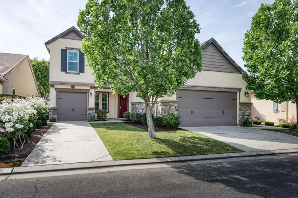 $685,000 | 1813 North Paddington Lane, Clovis, CA 93619
