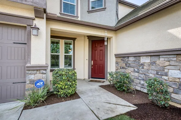 $685,000 | 1813 North Paddington Lane, Clovis, CA 93619