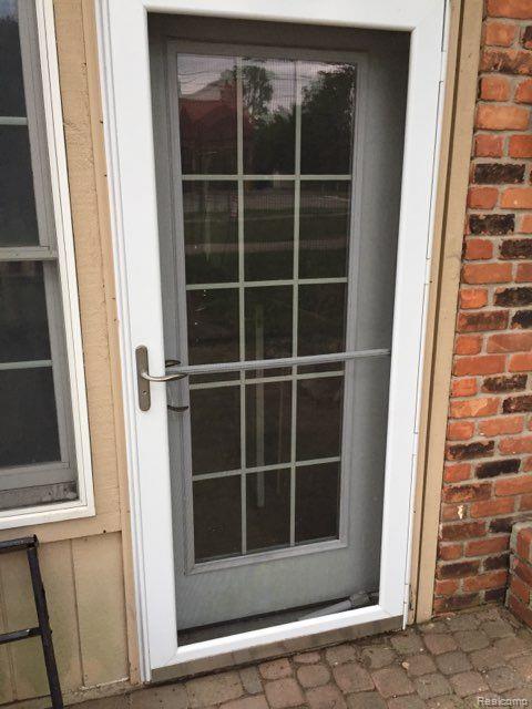 266 East Tienken Road Rochester Hills, MI 48306 - Photo 3 of 13