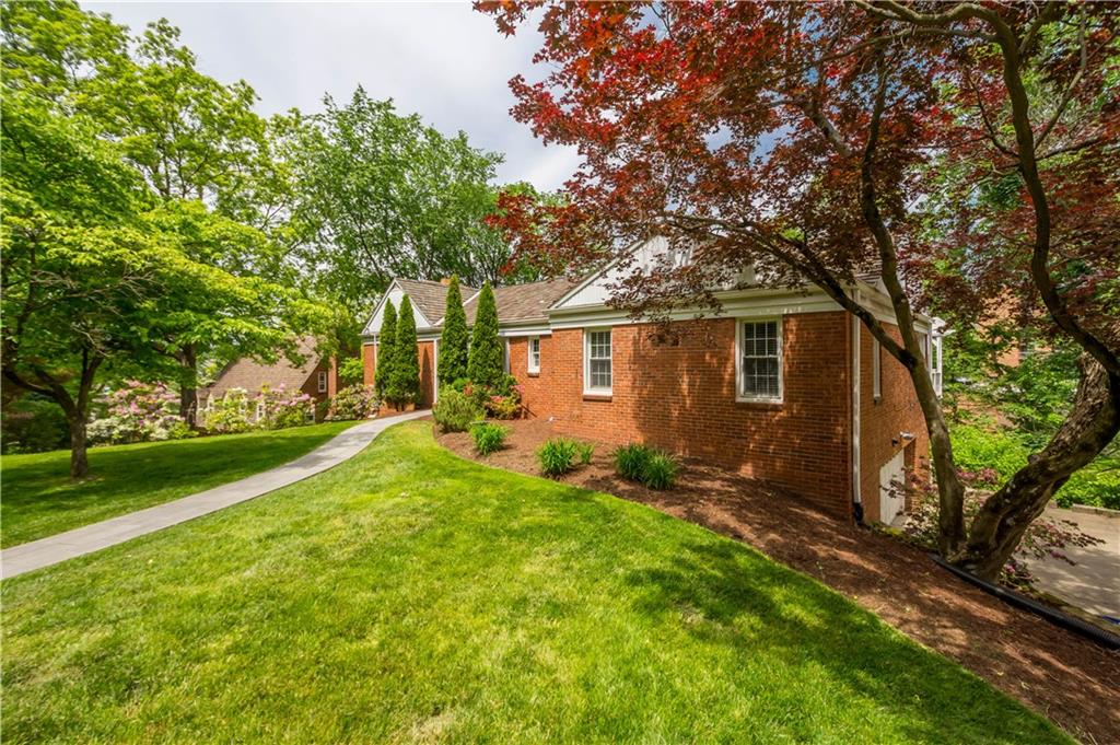 1580 Williamsburg Road Pittsburgh, PA 15243 - Photo 2 of 41 a view of backyard of house with green space