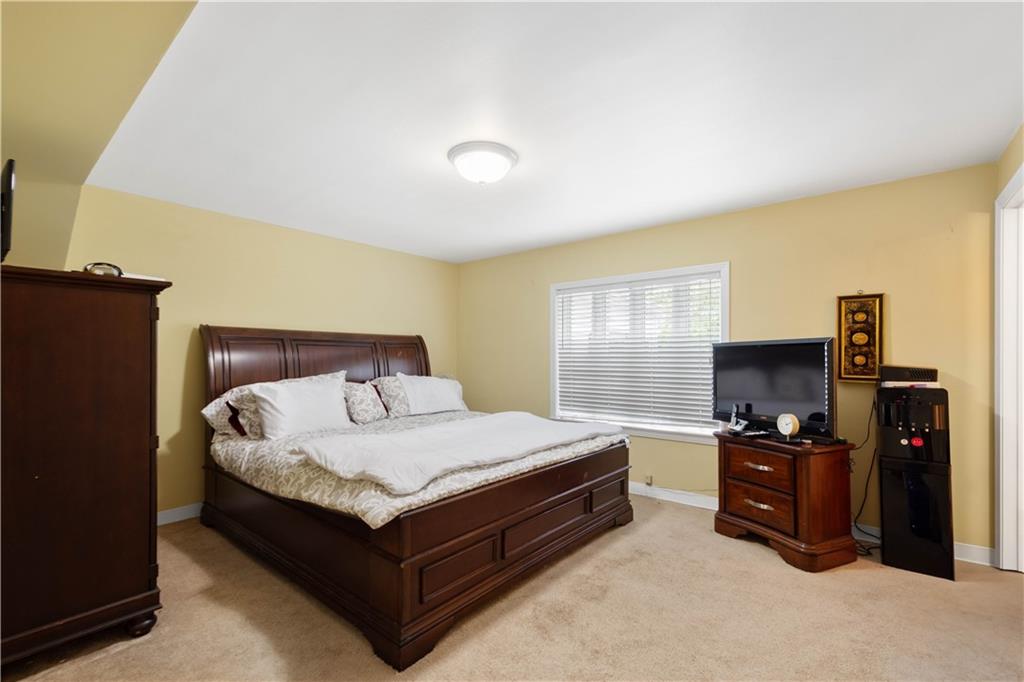 1580 Williamsburg Road Pittsburgh, PA 15243 - Photo 27 of 41 a bedroom with a bed and wooden floor