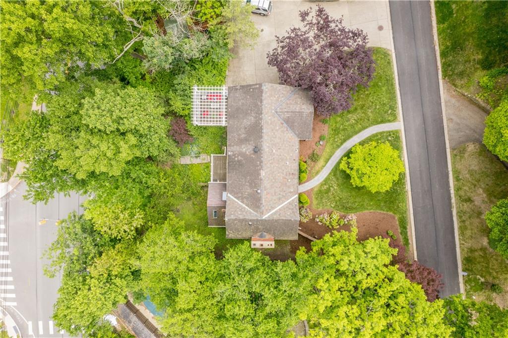 1580 Williamsburg Road Pittsburgh, PA 15243 - Photo 39 of 41 an aerial view of a house with a yard