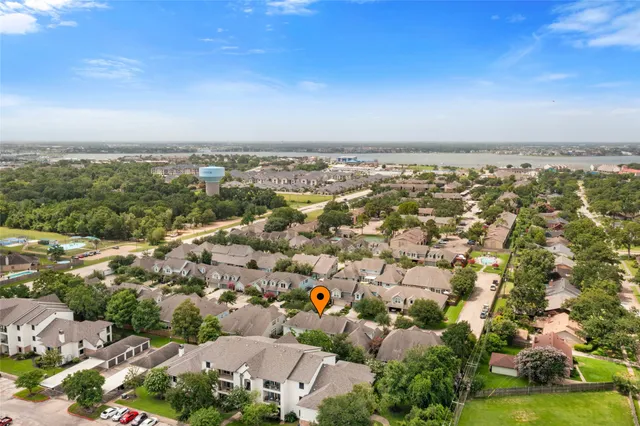 $285,000 | 2840 Sand Dune Drive Private, Seabrook, TX 77586