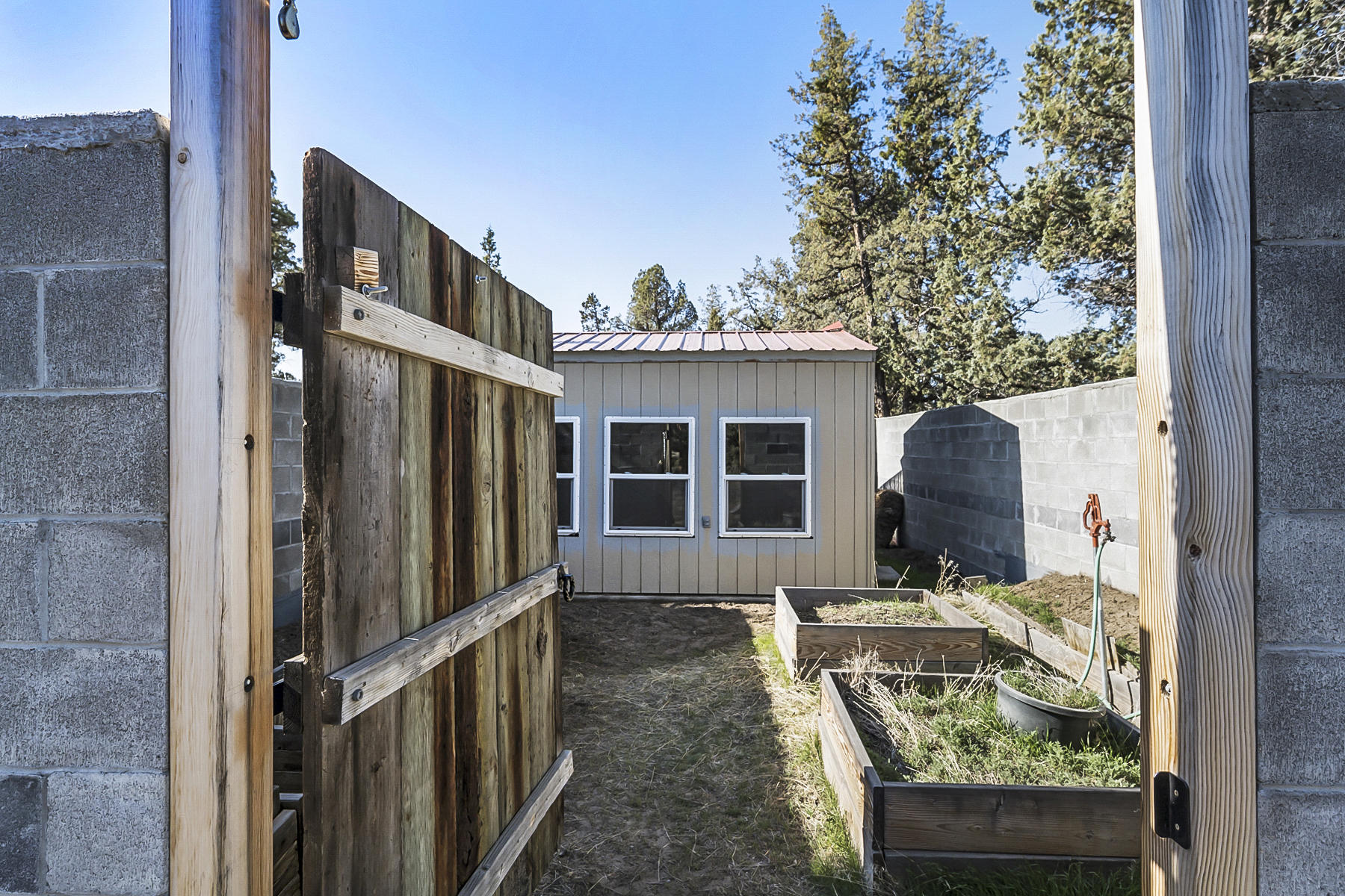 6637 Southwest Badger Road Terrebonne, OR 97760 - Photo 20 of 37 Garden