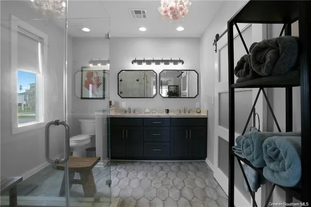 $995,000 | 145 West Harbor Drive, Lake Charles, LA 70607