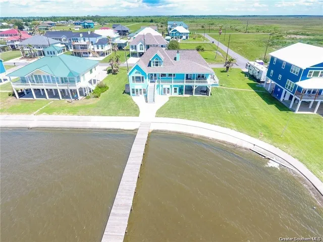 $995,000 | 145 West Harbor Drive, Lake Charles, LA 70607