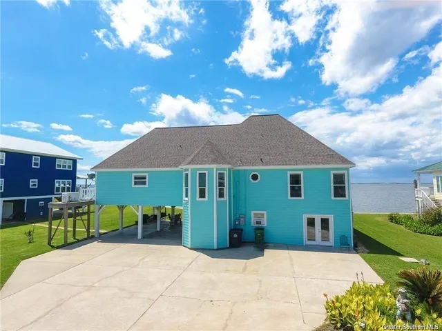 $995,000 | 145 West Harbor Drive, Lake Charles, LA 70607