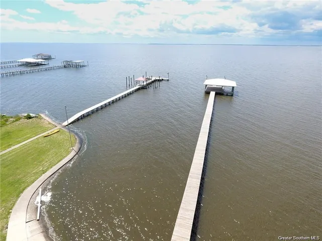 $995,000 | 145 West Harbor Drive, Lake Charles, LA 70607