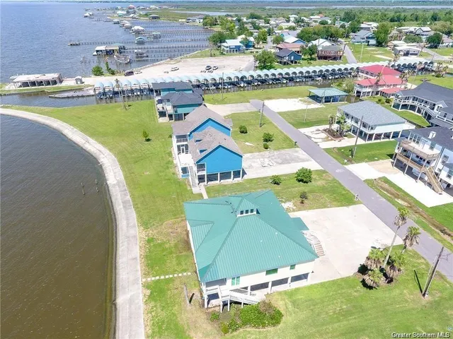 $995,000 | 145 West Harbor Drive, Lake Charles, LA 70607