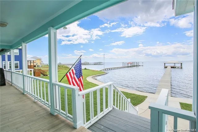 $995,000 | 145 West Harbor Drive, Lake Charles, LA 70607