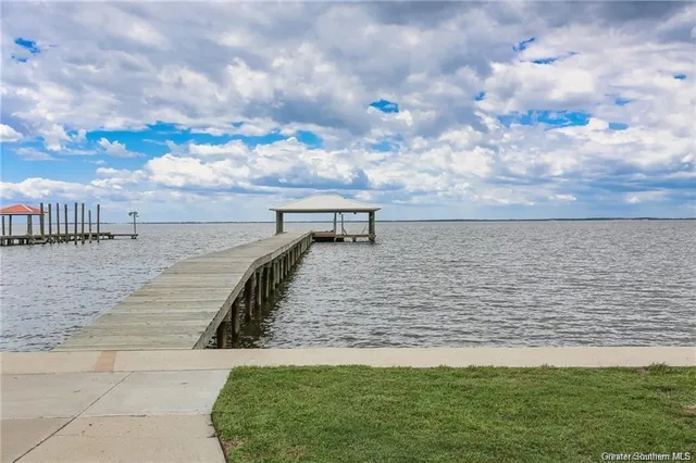 $995,000 | 145 West Harbor Drive, Lake Charles, LA 70607