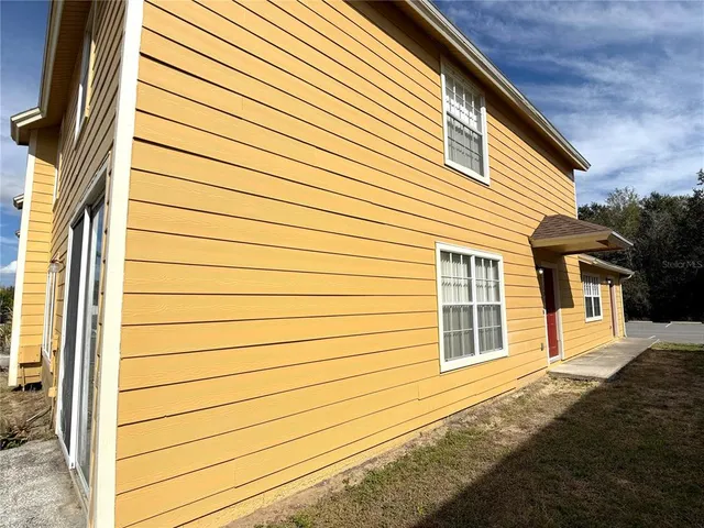 a view of a house with a backyard
