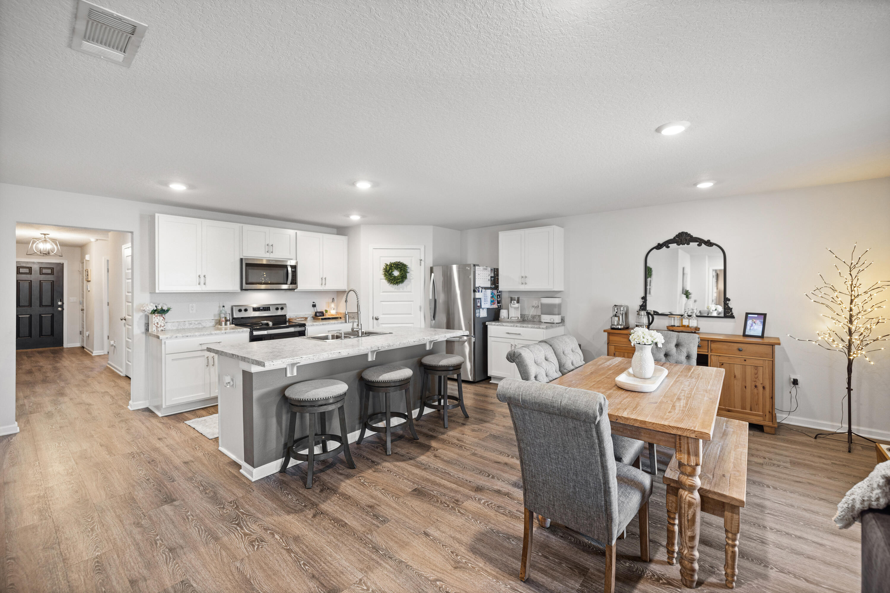 211 Laurel Hill Street Crestview, FL 32539 - Photo 8 of 60 211LaurelHillSt-Crestview-FL-024