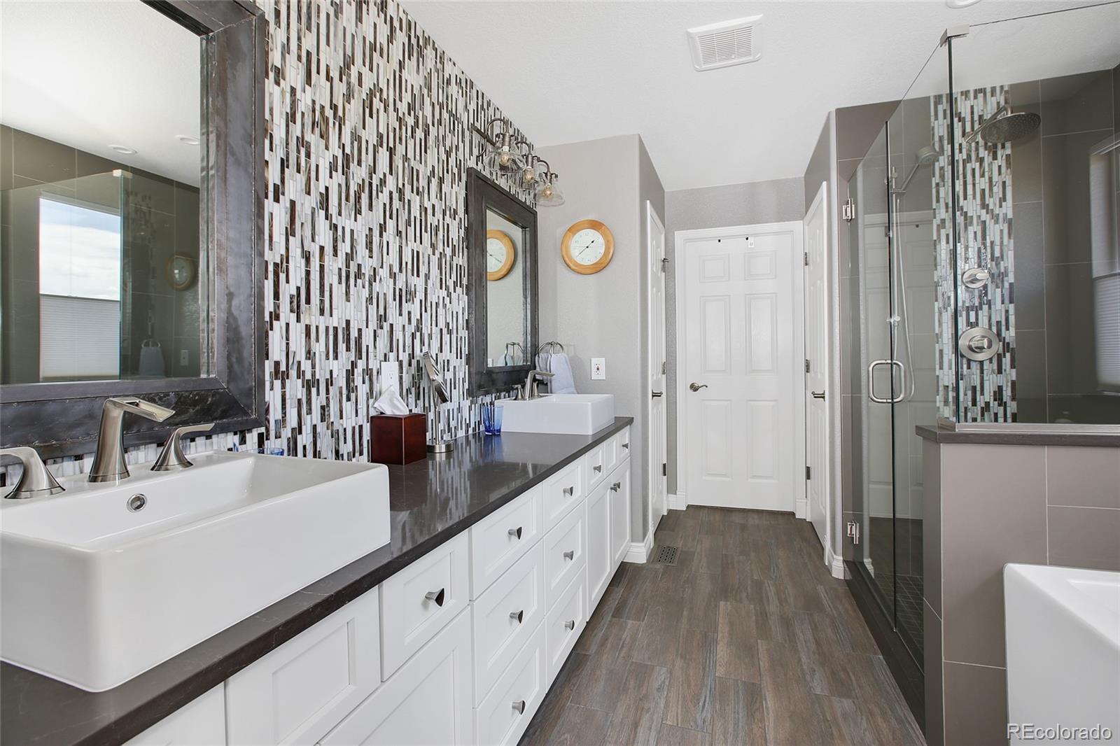 10274 Willowbridge Court Highlands Ranch, CO 80126 - Photo 18 of 35 a bathroom with double vanity and a mirror