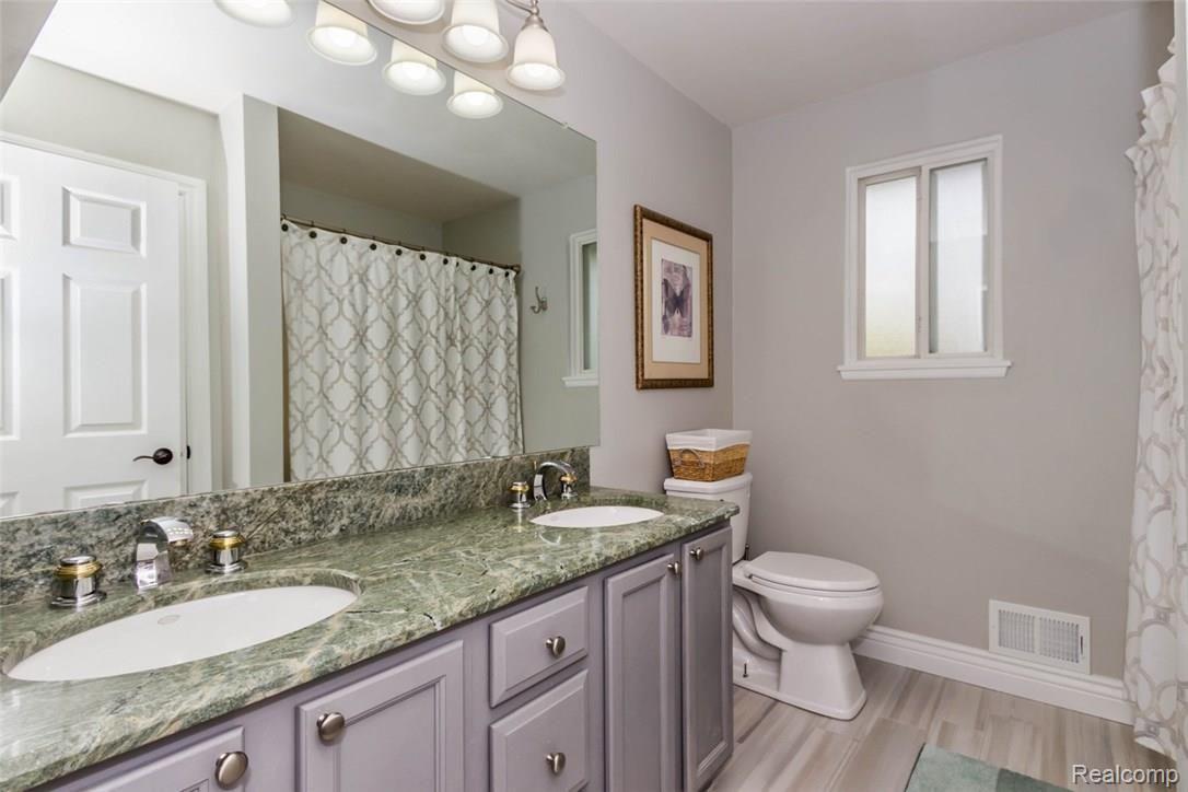 1698 North Sheldon Road Canton, MI 48187 - Photo 26 of 37 24.jpg