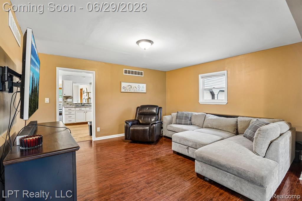 3070 Reeder Road Clarkston, MI 48346 - Photo 5 of 23
