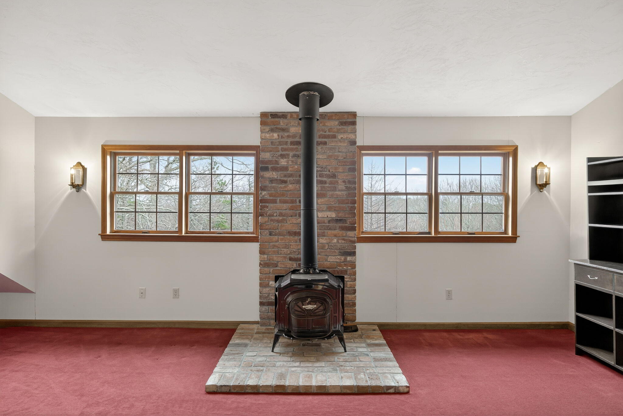 4 Earl Road East Sandwich, MA 02537 - Photo 25 of 63 a living room with furniture