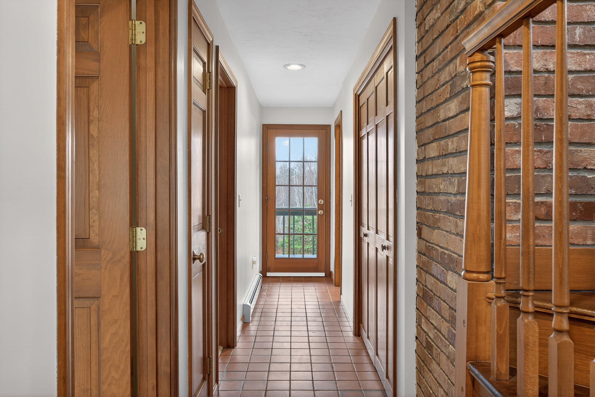 4 Earl Road East Sandwich, MA 02537 - Photo 41 of 63 a view of a hallway