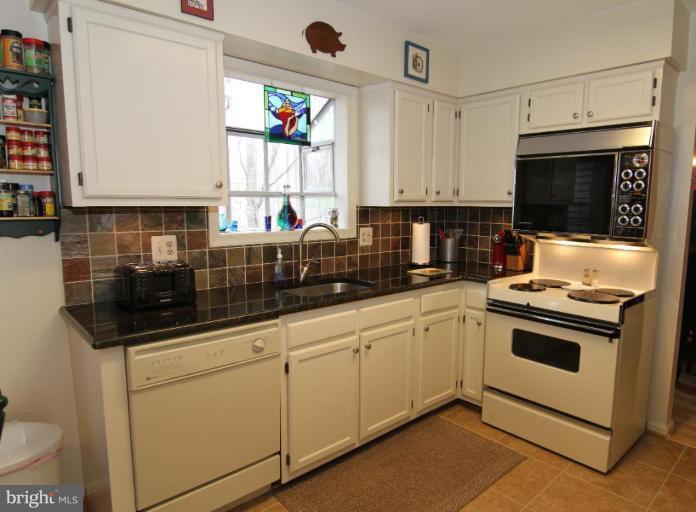 8302 Timber Brook Lane Springfield, VA 22153 - Photo 7 of 30 Kitchen