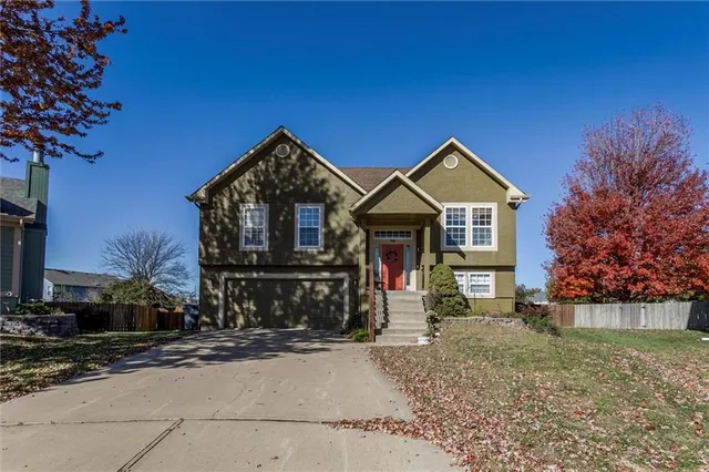 $370,000 | 980 West Elizabeth Street, Olathe, KS 66061