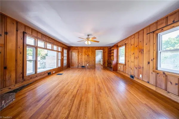 $319,900 | 534 East King Street, King, NC 27021