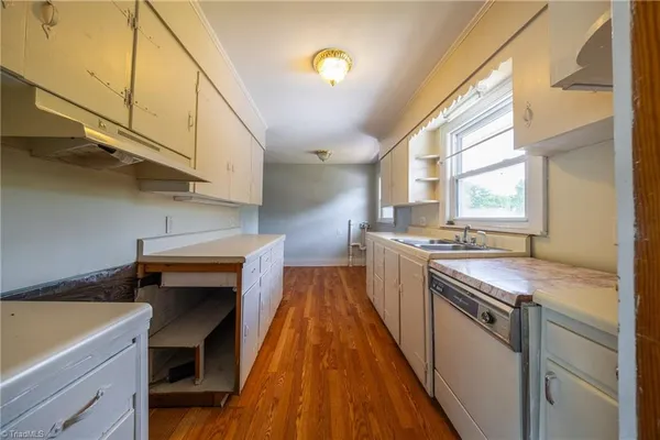$319,900 | 534 East King Street, King, NC 27021