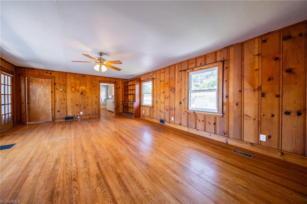 534 East King Street King, NC 27021 - Photo 21 of 39
