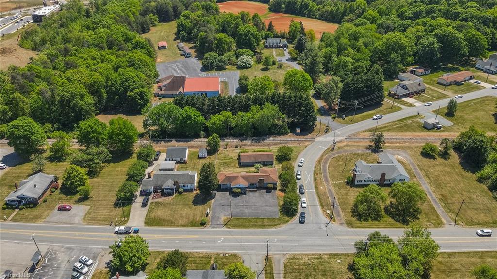 534 East King Street King, NC 27021 - Photo 6 of 39
