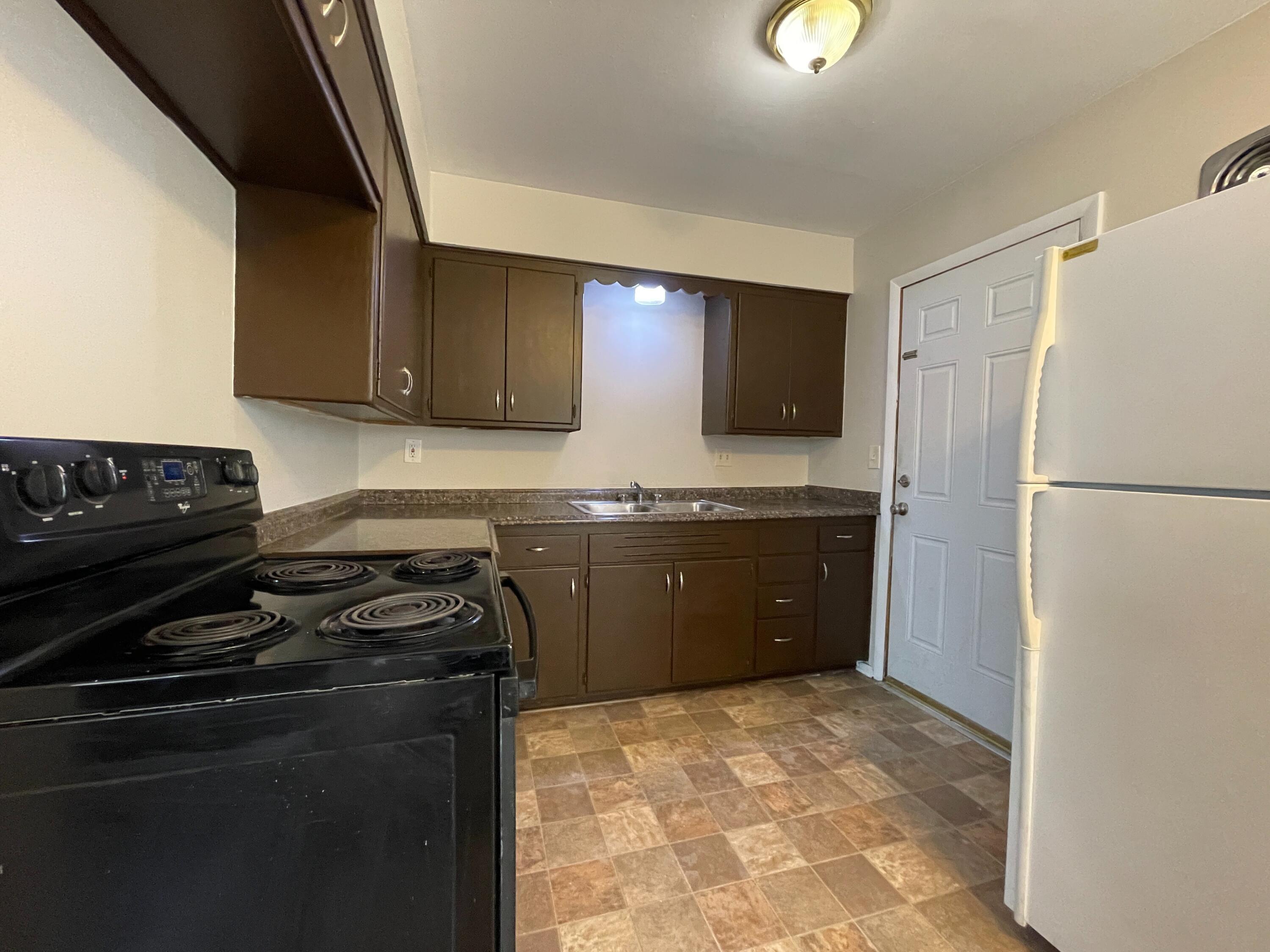 5806 North 76th Street, Unit 2 Milwaukee, WI 53218 - Photo 4 of 12 Kitchen