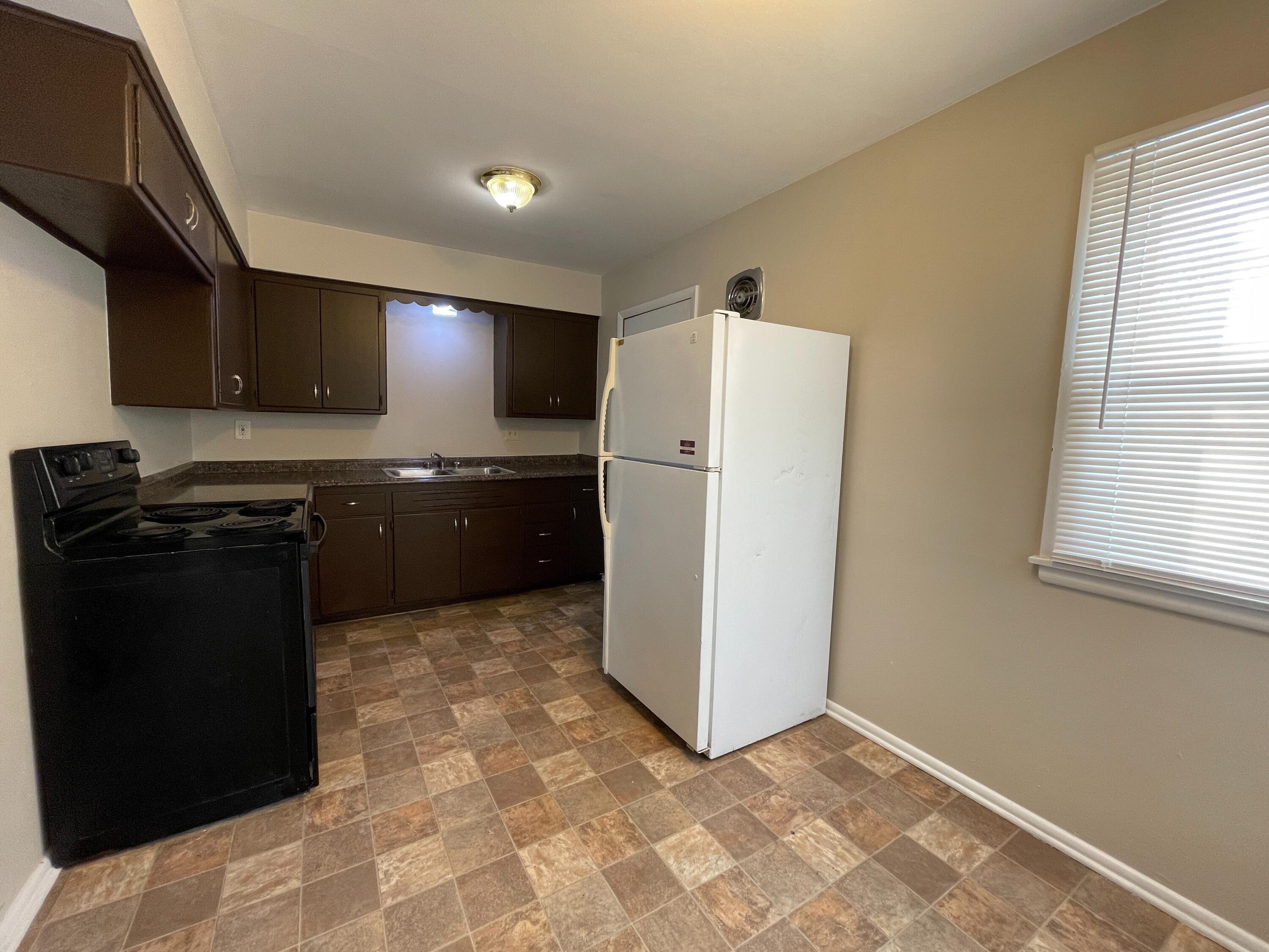 5806 North 76th Street, Unit 2 Milwaukee, WI 53218 - Photo 5 of 12 Kitchen