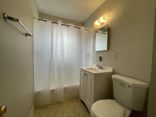 $875 | 5806 North 76th Street, Unit 2, Milwaukee, WI 53218