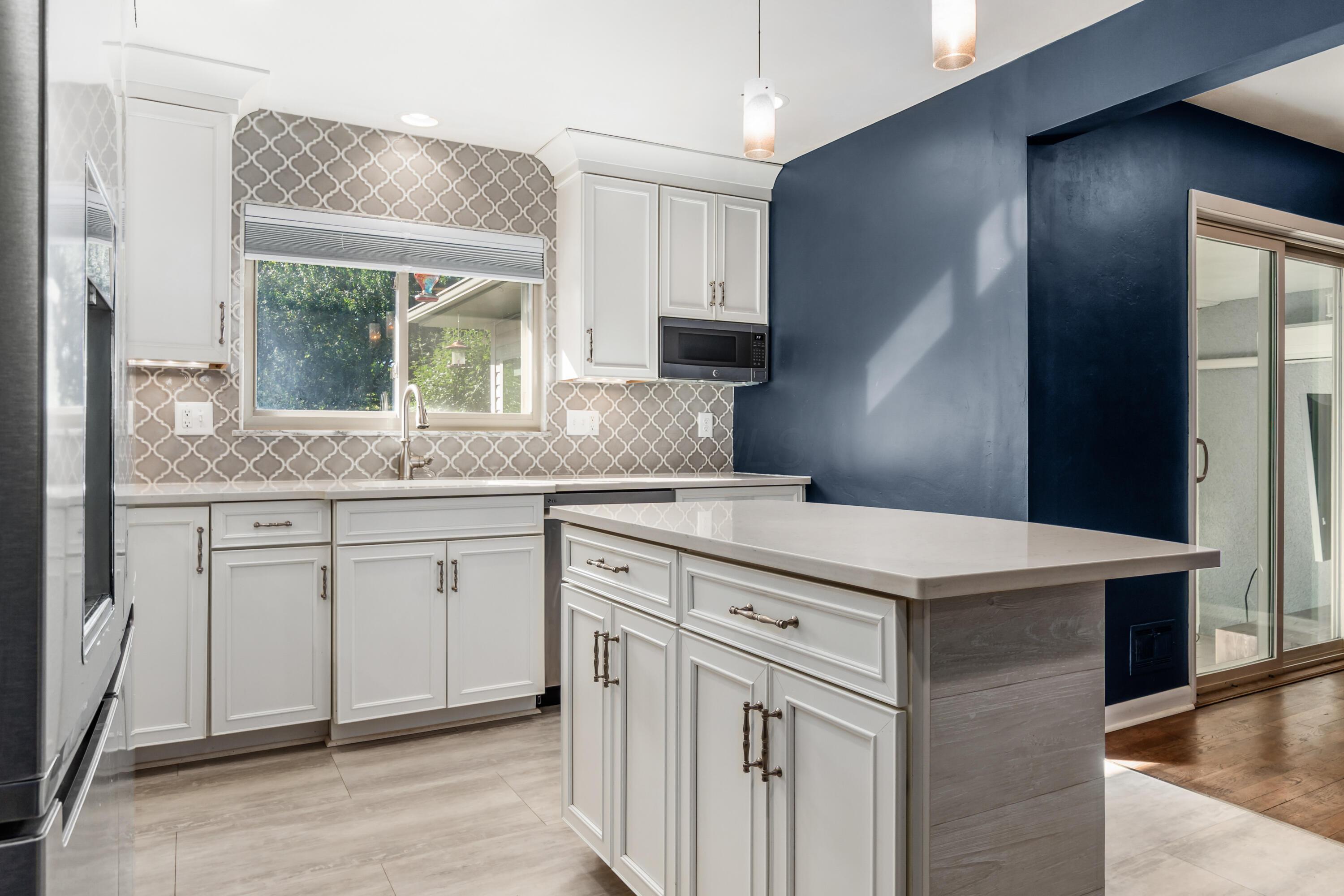 2745 Cranford Road Columbus, OH 43221 - Photo 9 of 42 Kitchen