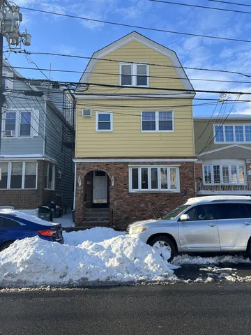 $1,900 | 571 Avenue A, Unit 4, Bayonne, NJ 07002