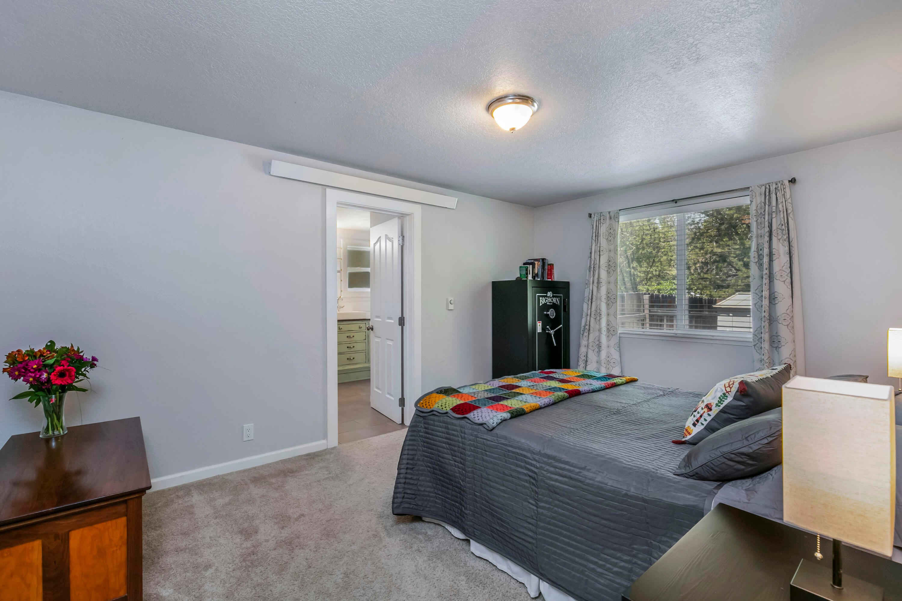 59712 Navajo Road Bend, OR 97702 - Photo 11 of 43 59712 Navajo_038