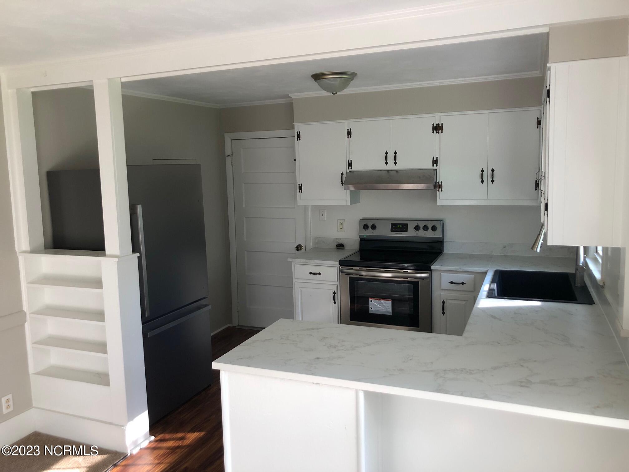2402 Oaks Road New Bern, NC 28560 - Photo 2 of 9 Kitchen View