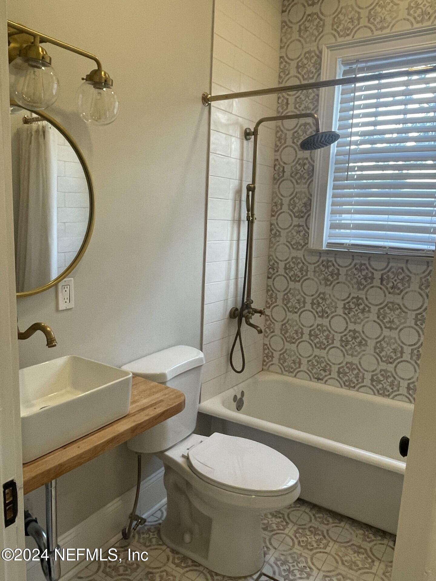 2742-2 Riverside Avenue, Unit 2 Jacksonville, FL 32205 - Photo 2 of 4 a bathroom with a sink toilet and a bathtub