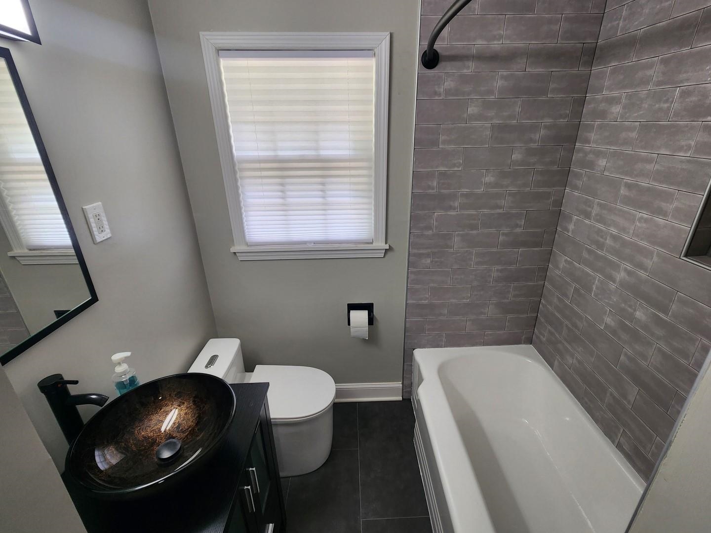 5259 Sequoia Road Memphis, TN 38120 - Photo 21 of 36 a bathroom with a toilet and a sink