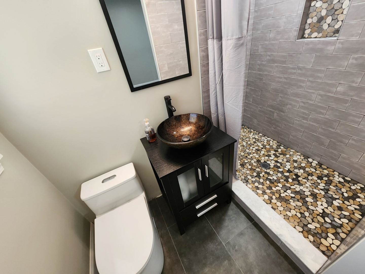 5259 Sequoia Road Memphis, TN 38120 - Photo 30 of 36 a bathroom with a toilet and a sink