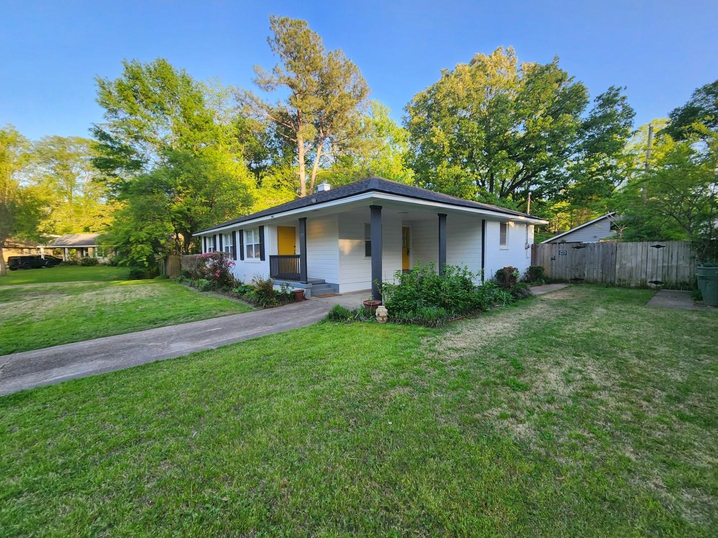 5259 Sequoia Road Memphis, TN 38120 - Photo 4 of 36 a view of a yard in front of house